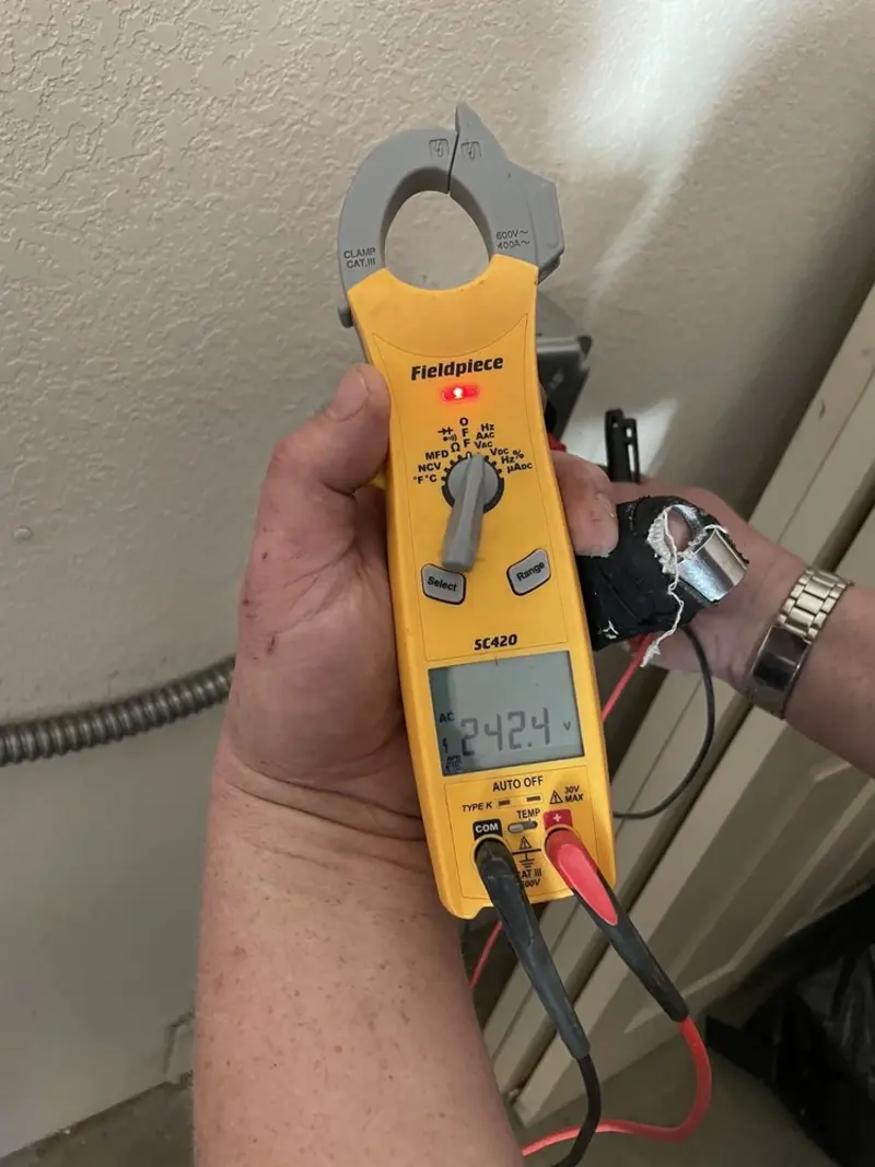 Voltage testing with clamp meter during Generator Installation in Del Aire